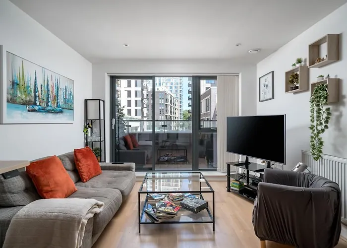 Wandsworth Deluxe Two-Bedroom Apartment